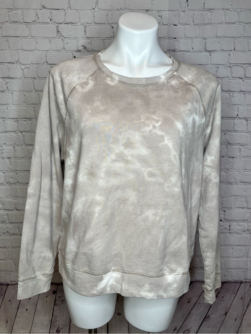 Beach lunch Lounge Beige, Gray, and White Tie-Dye Thin Sweatshirt Size L